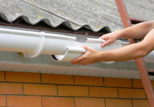 Gutter Hanging in Fairborn